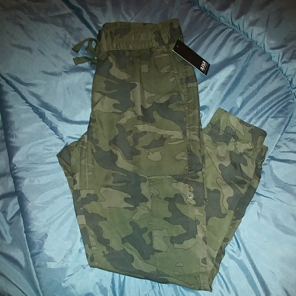 Soft Camo Joggers NWT